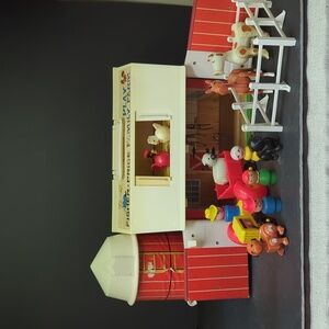 #34 Vintage Fisher Price Play Family Farm 915 Little People Barn & Silo